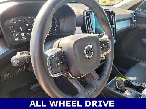 Used 2019 Volvo XC40 T5 Momentum image 17