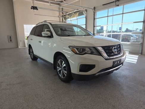 Used 2019 Nissan Pathfinder S FWD image 4