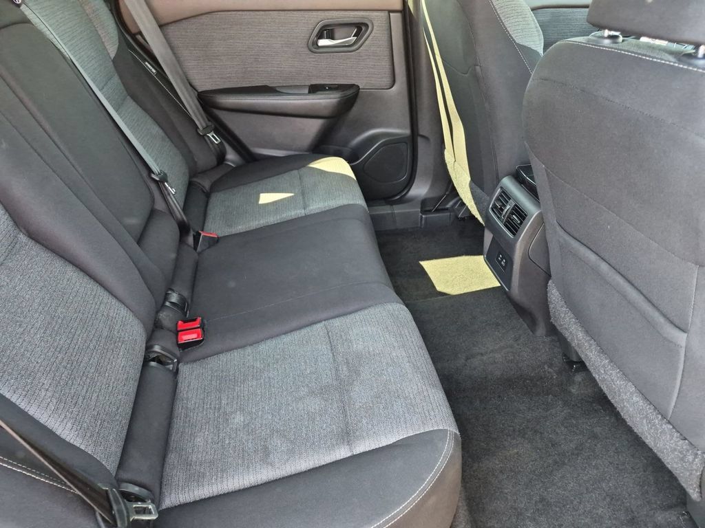 Used 2023 Nissan Rogue SV AWD/4WD image 28