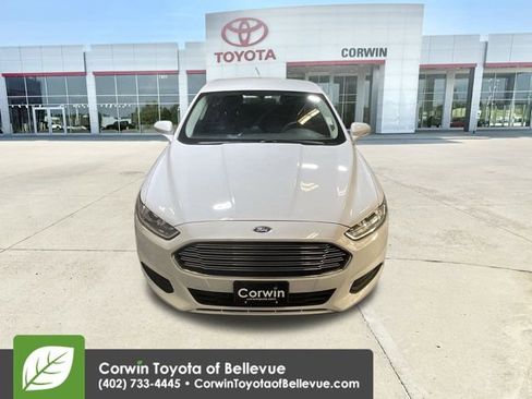 Used 2014 Ford Fusion SE image 3