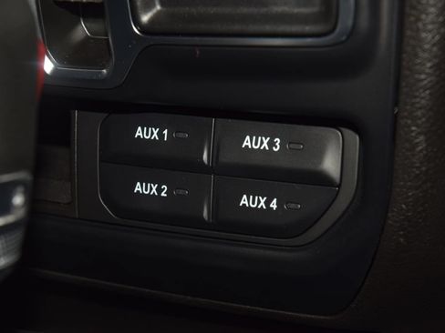 Used 2025 Jeep Gladiator Mojave AWD/4WD image 29