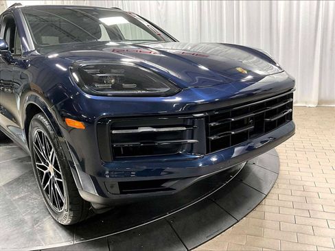 Used 2024 Porsche Cayenne image 33