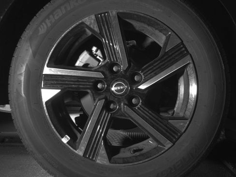 Used 2025 Nissan Sentra SV FWD image 15