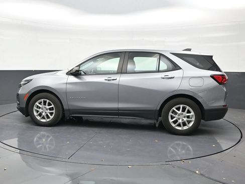 Used 2024 Chevrolet Equinox LS FWD image 2