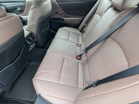 Certified 2025 Lexus ES 300h w/ Luxury Package image 24
