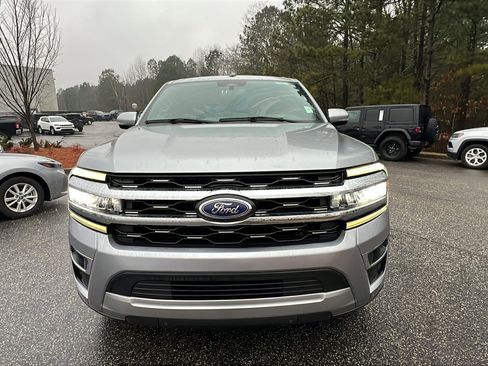 Used 2024 Ford Expedition Limited image 3