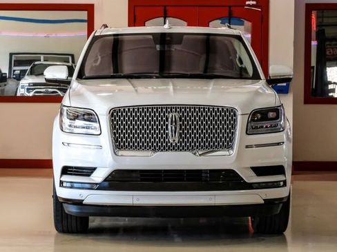Used 2020 Lincoln Navigator L Reserve w/ Equipment Group 208A Reserve image 8
