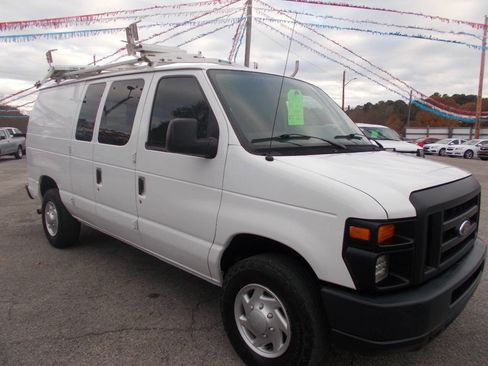 Used 2014 Ford E-250 and Econoline 250 w/ Power Group image 17