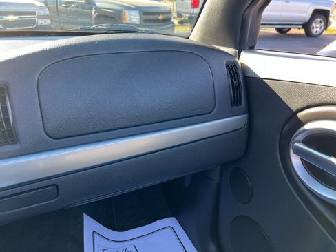 Used 2004 Chevrolet SSR w/ Preferred Equipment Group image 73