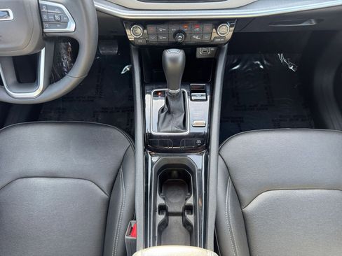 Used 2025 Jeep Compass Limited image 41