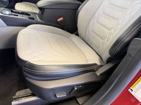 Used 2024 Ford Escape Platinum w/ Premium Technology Package image 20