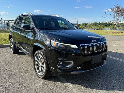 Used 2019 Jeep Cherokee Overland w/ Technology Group AWD/4WD image 1