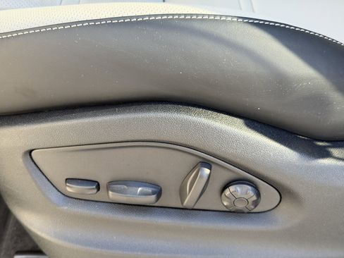 New 2026 Porsche Cayenne image 24