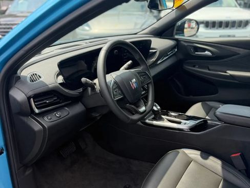 Used 2025 Buick Envista Sport Touring w/ Convenience II Package FWD image 11