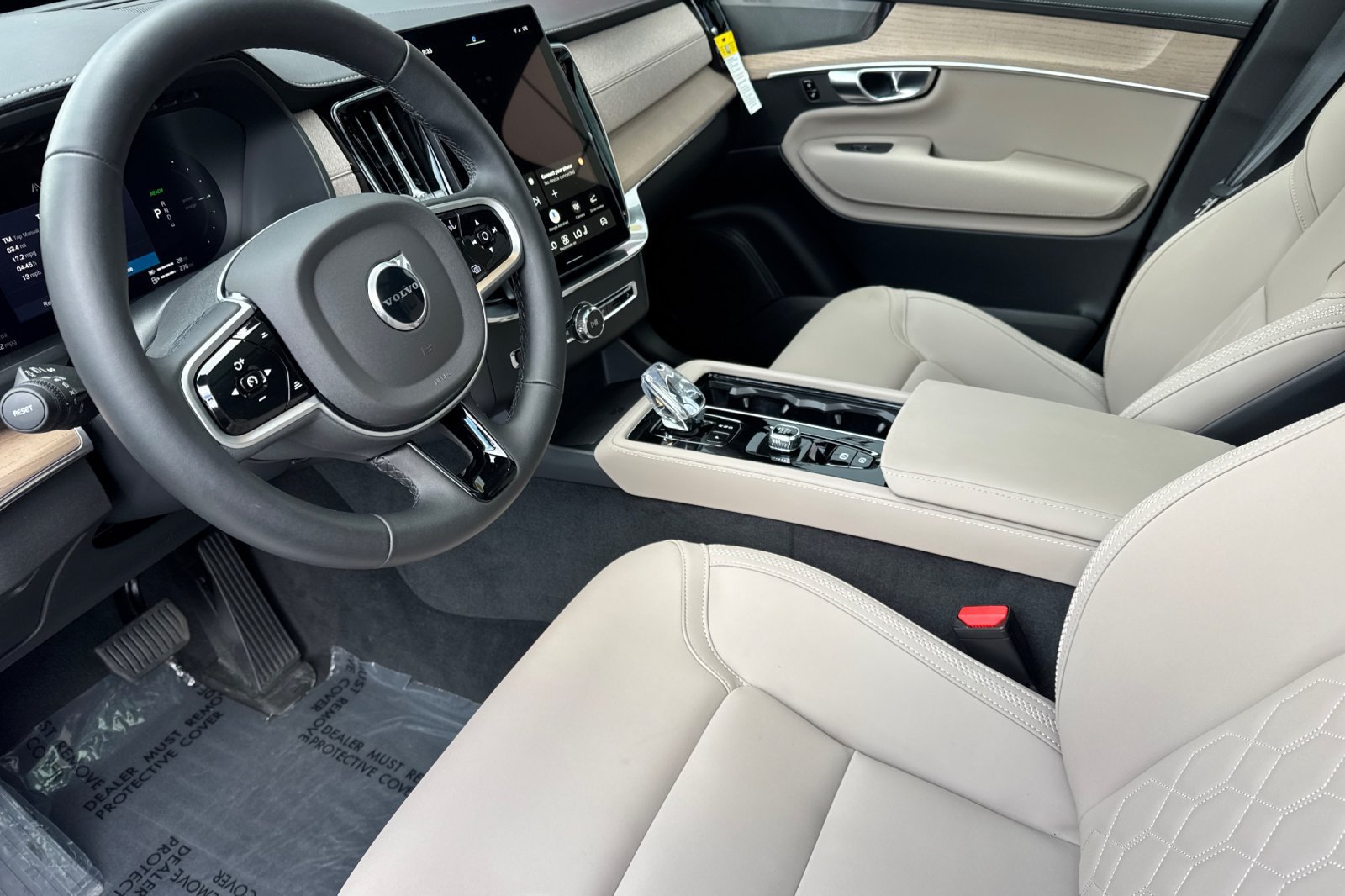 Used 2026 Volvo XC90 T8 Plus w/ Protection Package Premier AWD/4WD image 9