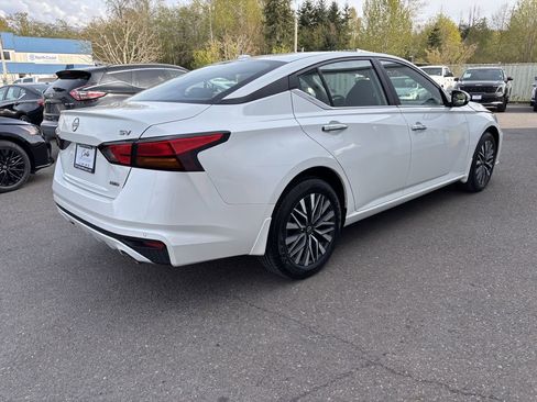 Used 2024 Nissan Altima 2.5 SV w/ SV Premium Package image 6