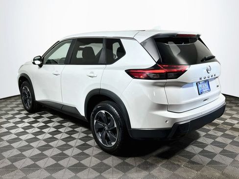 Used 2024 Nissan Rogue SV FWD image 5