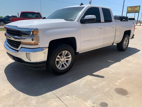 Used 2018 Chevrolet Silverado 1500 LT w/ All Star Edition AWD/4WD image 3