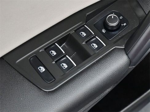 Used 2021 Volkswagen Tiguan SEL w/ 3-Row Tiguan MDO Package image 13