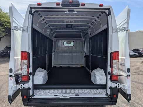 Used 2025 RAM ProMaster 2500 w/ Convenience Group FWD image 7