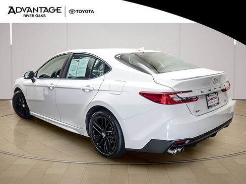 Used 2025 Toyota Camry SE FWD image 5