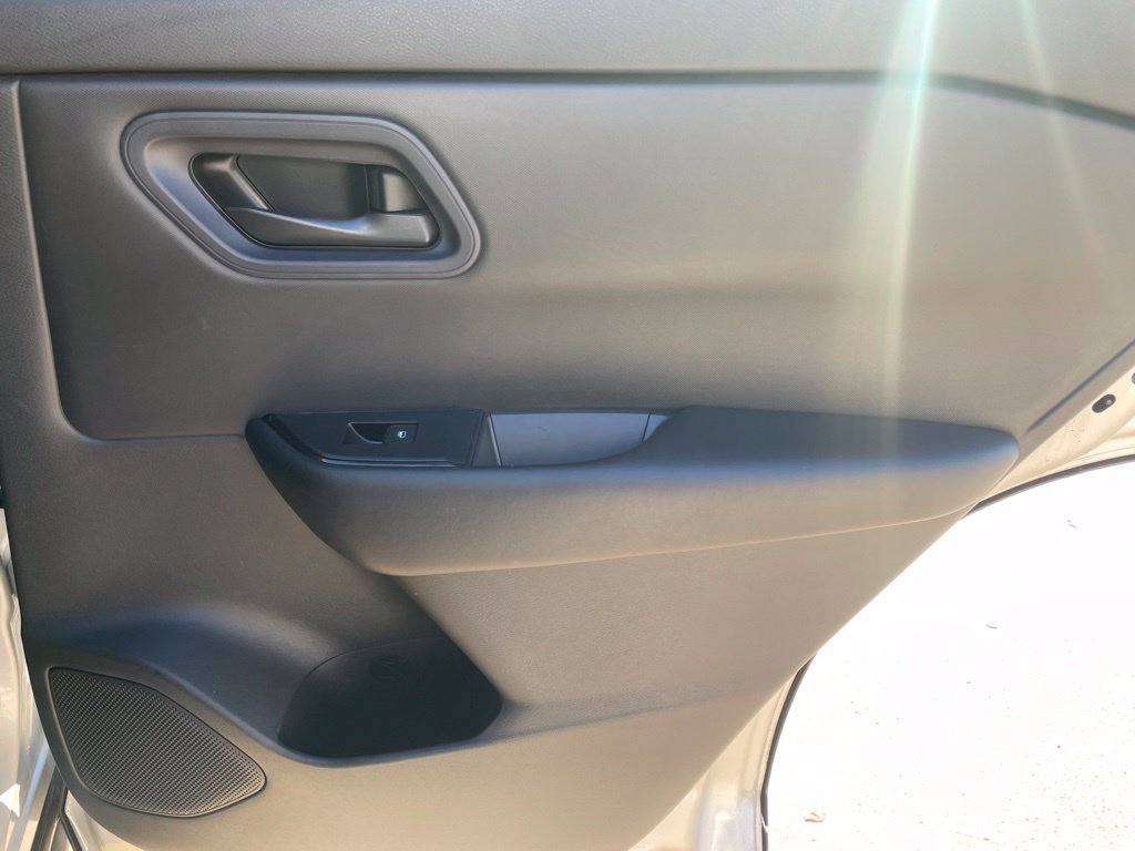 Used 2024 Nissan Rogue S AWD/4WD image 24