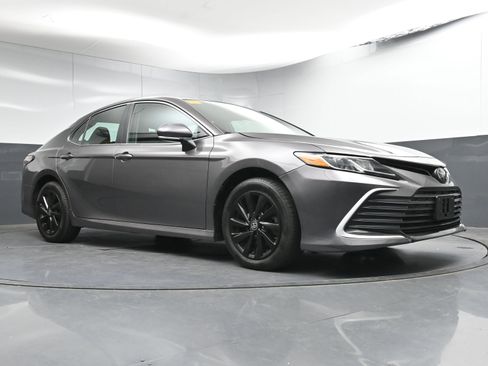 Used 2024 Toyota Camry LE image 25