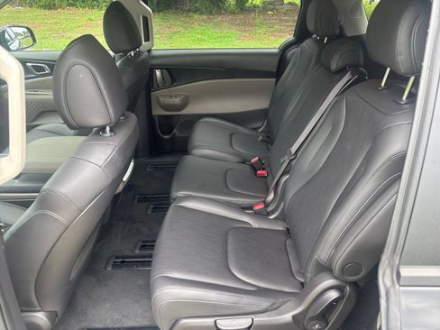 Used 2026 Kia Carnival FWD image 28