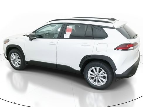 New 2026 Toyota Corolla Cross LE w/ Moonroof Package FWD image 4