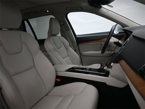 Used 2022 Volvo XC90 T6 Momentum w/ Advanced Package image 35