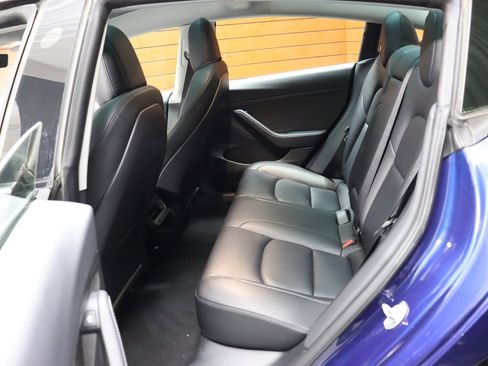 Used 2023 Tesla Model 3 Standard Range image 32