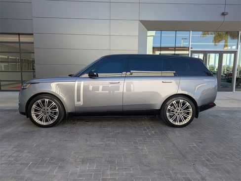 Used 2025 Land Rover Range Rover Long Wheelbase Autobiography image 7