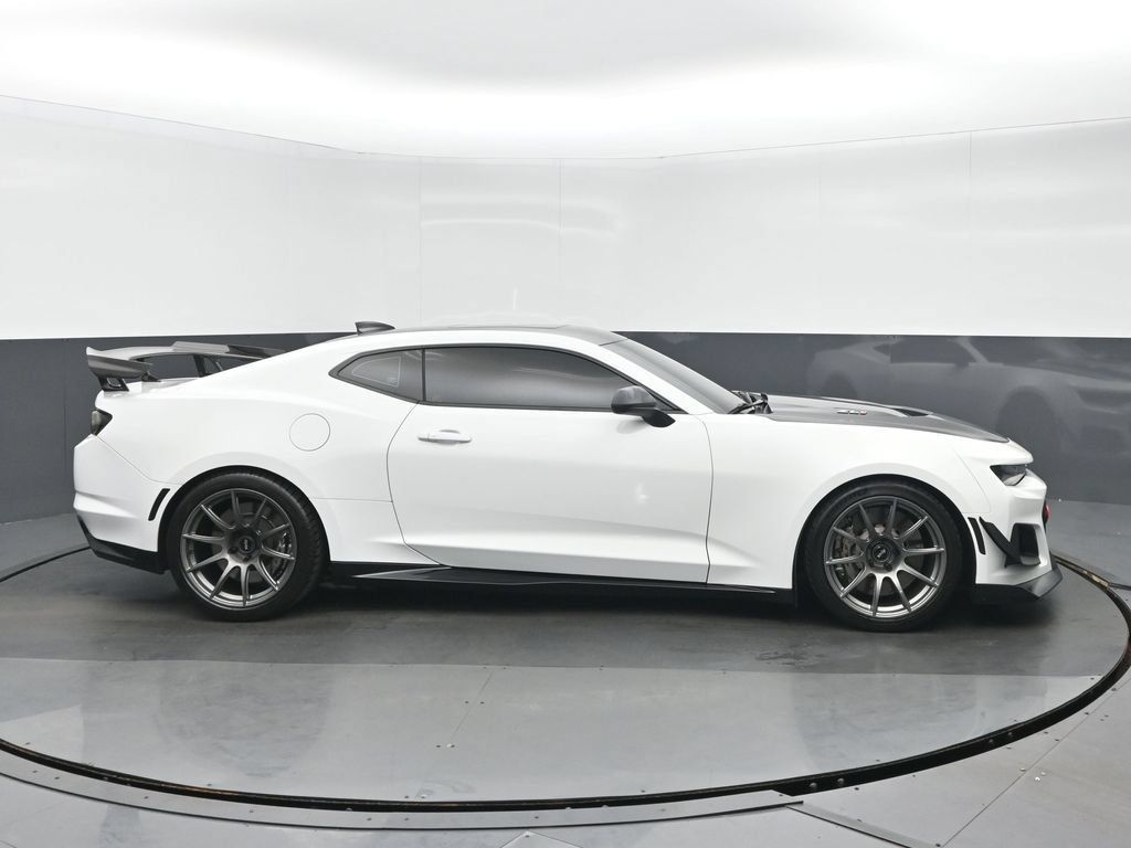 Used 2019 Chevrolet Camaro ZL1 RWD image 2