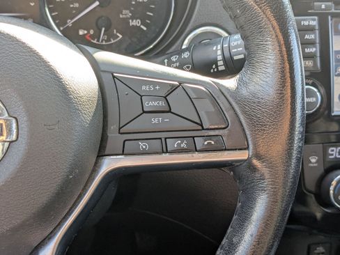 Used 2017 Nissan Rogue SV image 19