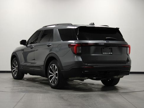 Used 2025 Ford Explorer ST-Line w/ Premium Package image 6