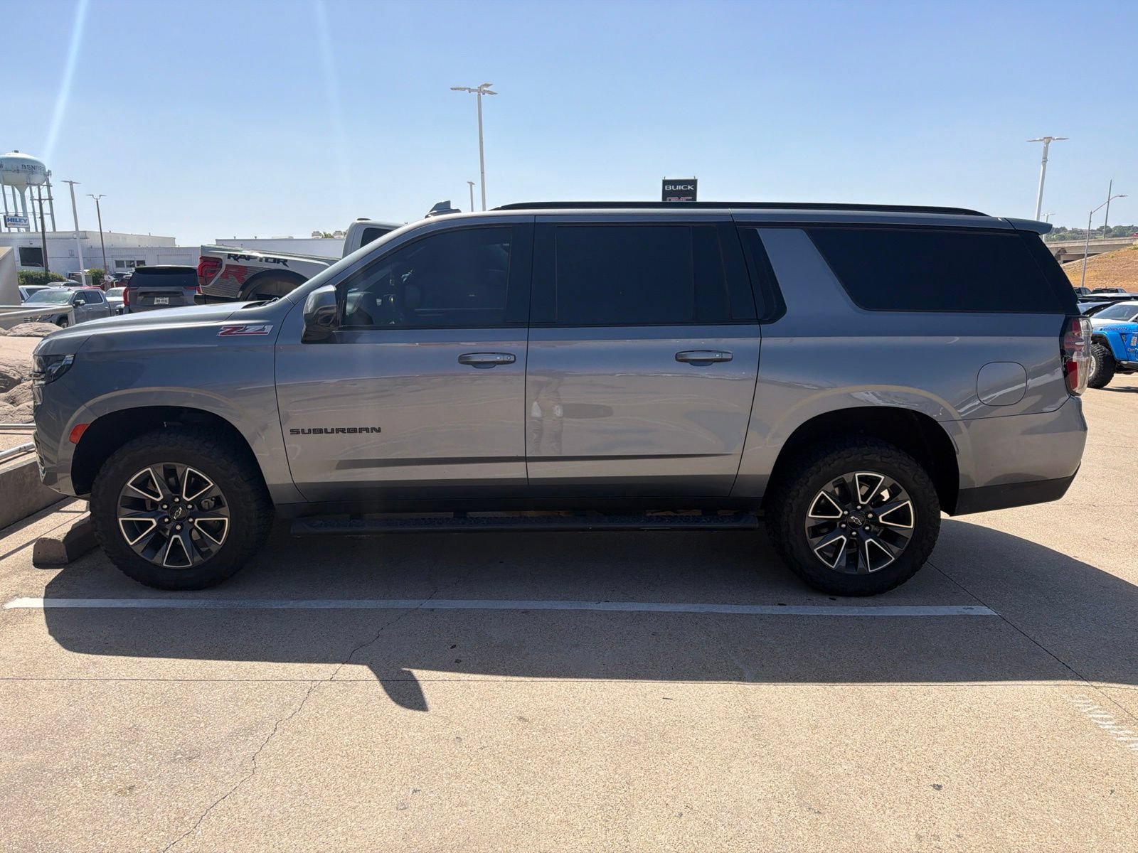 Used 2021 Chevrolet Suburban Z71 w/ Z71 Off-Road Package AWD/4WD image 2