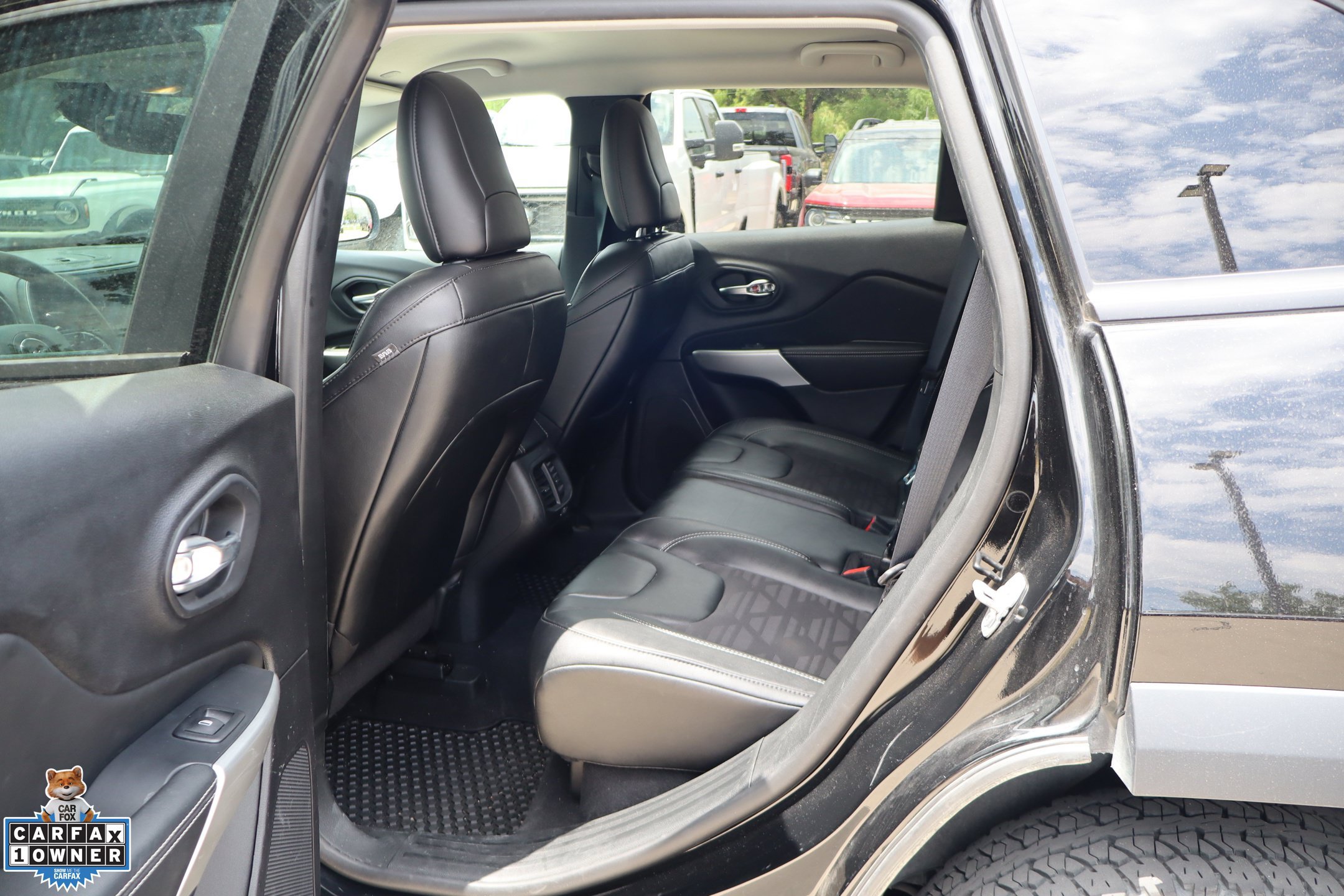 Used 2022 Jeep Cherokee Latitude AWD/4WD image 27