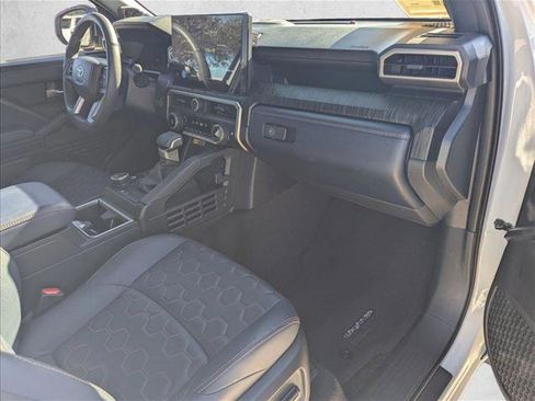 Certified 2025 Toyota 4Runner 4WD image 19