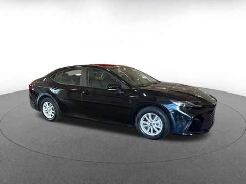 Used 2025 Toyota Camry LE image 2