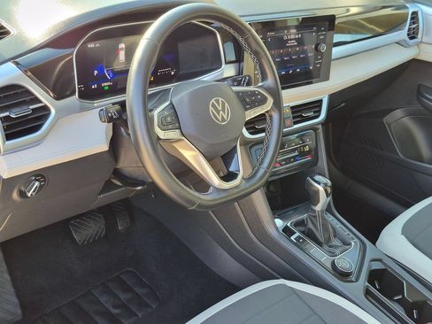 Used 2025 Volkswagen Taos SE AWD/4WD image 15