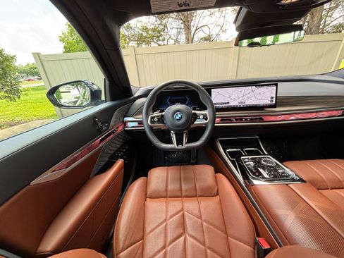 Used 2023 BMW i7 xDrive60 AWD/4WD image 38