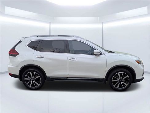 Used 2019 Nissan Rogue SL w/ Premium Package image 2