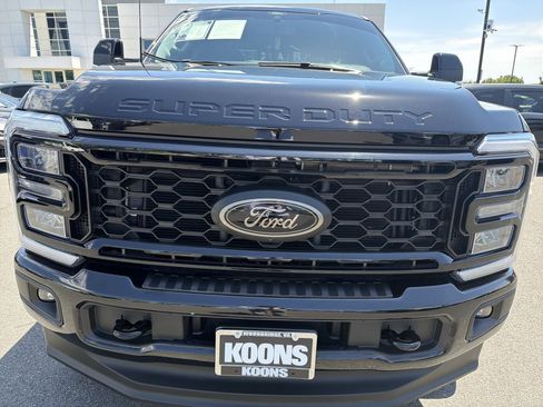 Used 2025 Ford F250 Lariat w/ Black Appearance Package AWD/4WD image 12