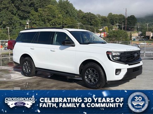 Certified 2025 Ford Expedition Active AWD/4WD image 1