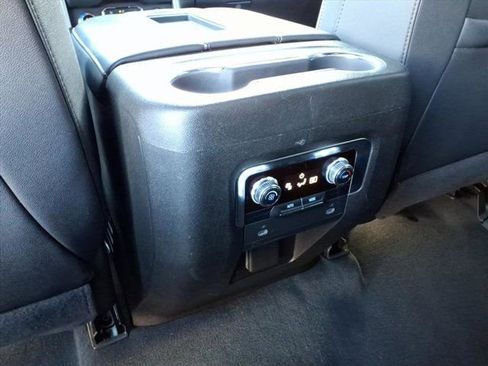 Used 2024 GMC Yukon XL SLT image 19