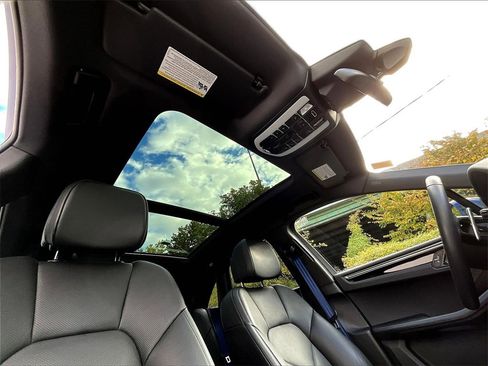 Used 2025 Porsche Macan image 27