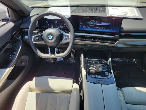 Used 2025 BMW 530i w/ M Sport Package RWD image 11