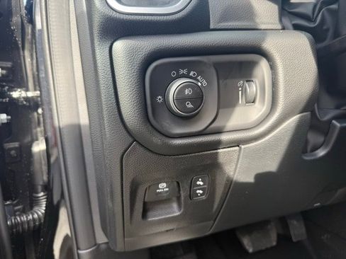 New 2026 RAM 1500 4x4 Crew Cab image 10
