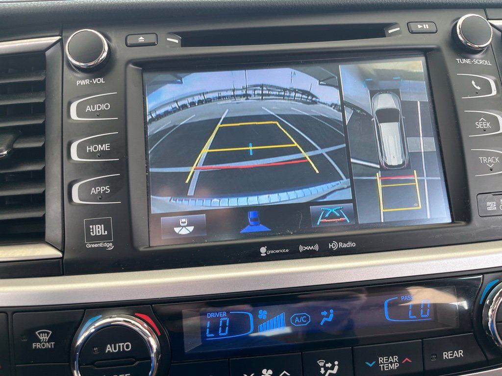 Used 2019 Toyota Highlander Limited Platinum AWD/4WD image 27