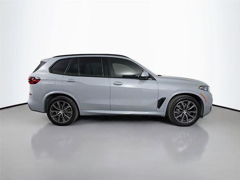 Used 2026 BMW X5 xDrive40i w/ M Sport Package AWD/4WD image 4